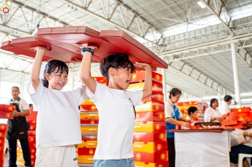 ภาพ No.320599:วันที่ 10 เมษายน พ.ศ.2569 การเตรียมกล่องไทยธรรม เพื่องานถวายมหาสังฆทาน 40,000 กว่าวัดทั่วประเทศ วันคุ้มครองโลก 22 เมษายน พ.ศ.2569 วัดพระธรรมกาย