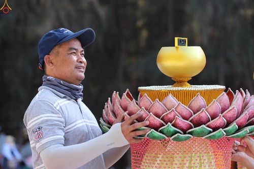 ภาพ No.300462:ภาพเบื้องหลังอาสาสมัครรวมใจ ชุดที่ 3 ในโครงการธรรมยาตรา กตัญญูบูชา มหาปูชนียาจารย์ พระมงคลเทพมุนี(สด จนฺทสโร) พระผู้ปราบมาร อนุสรณ์สถาน 7 แห่ง ปีที่ 14