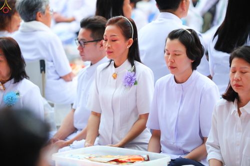 ภาพ No.289207:วันที่ 7 มกราคม พ.ศ. 2569 พิธีตักบาตรพระธรรมยาตรา ณ อนุสรณ์สถานลำดับที่ 1 สถานที่เกิดด้วยรูปกายเนื้อ อนุสรณ์สถานมหาวิหารพระมงคลเทพมุนี (โลตัสแลนด์) อ.สองพี่น้อง จ.สุพรรณบุรี ในโครงการธรรมยาตรา กตัญญูบูชา มหาปูชนียาจารย์ พระมงคลเทพมุนี(สด จนฺทสโร) พระผู้ป