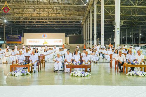 ภาพ No.316678:วันอาทิตย์ที่ 29 มีนาคม พ.ศ. 2569 พิธีทอดผ้าบังสุกุลและพิธีชำระร่าง โยมพ่อณรงค์ จินตมากุล  สิริอายุ 99 ปี 11 เดือน โยมบิดา พระครูปลัดรัตนวีรวัฒน์ (รังสฤษดิ์ อิทฺธิจินตโก) ที่ปรึกษาเจ้าคณะจังหวัดปทุมธานี เจ้าอาวาสวัดพระธรรมกาย  ณ ฌาปนสถานชั่วคราว ทางเข้า 