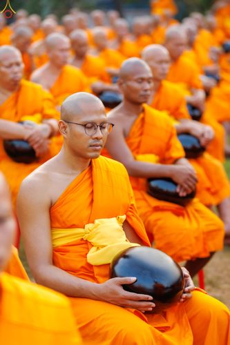 ภาพ No.297516:วันที่ 18 มกราคม พ.ศ. 2569 พิธีตักบาตรพระธรรมยาตรา ณ วัดโบสถ์บน ต.บางคูเวียง จ.นนทบุรี อนุสรณ์สถานลำดับที่ 4 สถานที่เกิดด้วยกายธรรม ในโครงการธรรมยาตรา กตัญญูบูชา มหาปูชนียาจารย์ พระมงคลเทพมุนี(สด จนฺทสโร) พระผู้ปราบมาร อนุสรณ์สถาน 7 แห่ง ปีที่ 14