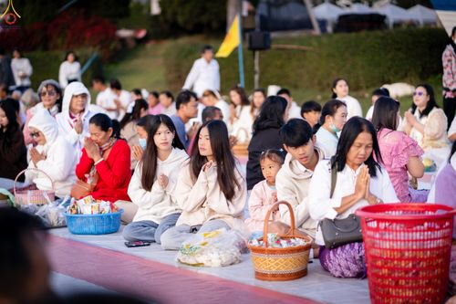 ภาพ No.281367:วันเสาร์ที่ 27 ธันวาคม พ.ศ.2568 พิธีตักบาตรพระ ๑,๐๐๐ รูป   เพื่อความเป็นสิริมงคลแก่ชีวิตและแผ่นดินไทย  มหากุศลครั้งยิ่งใหญ่แห่งปี ส่งท้ายปีเก่า ต้อนรับปีใหม่  ณ ถนนหน้าที่ว่าการอำเภอภูเรือ จังหวัดเลย