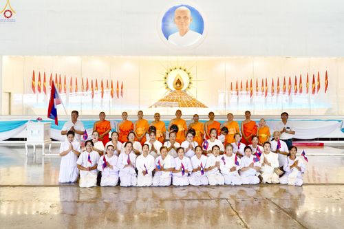 ภาพ No.318228:วันอาทิตย์ต้นเดือนที่ 5 เมษายน พ.ศ.2569 พิธีตักบาตร ณ บ้านแก้วเรือนทองคุณยายอาจารย์ฯ วัดพระธรรมกาย