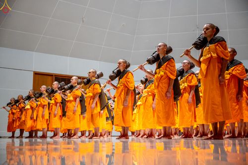 ภาพ No.288396:วันที่ 4 มกราคม พ.ศ. 2569 พระธรรมยาตราปฏิบัติธรรม และถ่ายภาพหมู่ประวัติศาสตร์ ในโครงการธรรมยาตรา กตัญญูบูชา มหาปูชนียาจารย์ พระมงคลเทพมุนี(สด จนฺทสโร) พระผู้ปราบมาร อนุสรณ์สถาน 7 แห่ง ปีที่ 14 ณ อนุสรณ์สถานมหาวิหารพระมงคลเทพมุนี (โลตัสแลนด์) อ.สองพี่น้อง