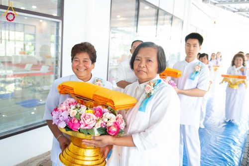 ภาพ No.278381:วันพุธที่ 10 ธันวาคม พ.ศ.2568  พิธีทอดผ้าป่าเพื่อสนับสนุนโครงการตักบาตรพระ 10,000 รูป เมืองกาญจนบุรี ณ อาคารปลูกศรัทธา วัดพระธรรมกาย