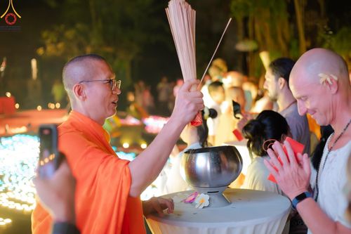 ภาพ No.156595:วัดพุทธบาหลีและวัดพระธรรมกาย จัดปฏิบัติธรรมนานาชาติ 1,151 คนจาก 78 ประเทศ ใน "วันสันติภาพสากล" ณ บาหลี อินโดนีเซีย วันเสาร์ที่ 21 กันยายน พ.ศ. 2567 เวลา 16.00-21.00 น. ณ พิพิธภัณฑ์ ARMA เมืองอูบุด จังหวัดบาหลี ประเทศอินโดนีเซีย