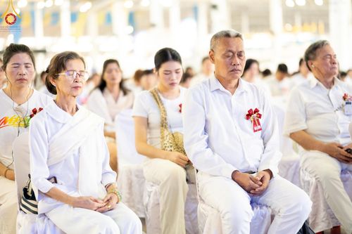 ภาพ No.207449:พิธีตักบาตร และปฏิบัติธรรมช่วงสาย ในวันมาฆบูชา วันพุธที่ 12 กุมภาพันธ์ พ.ศ. 2568 ณ วัดพระธรรมกาย จังหวัดปทุมธานี