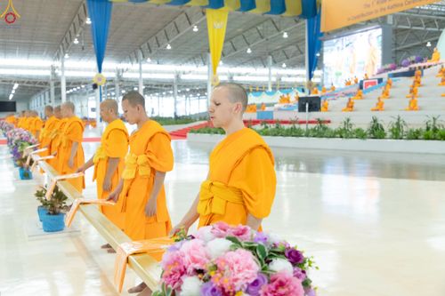 ภาพ No.240908:วันพุธที่ 27 สิงหาคม พ.ศ. 2568 พิธีทอดผ้าป่าเพื่อสร้างอาคาร  82 ปี หลวงพ่อธัมมชโย สมทบกฐินวัดพระธรรมกาย และกฐิน 30,000 วัดทั่วประเทศ ครั้งที่ 1