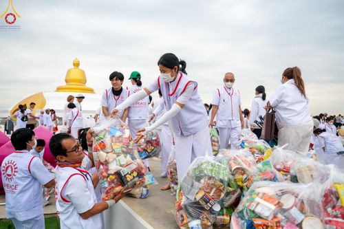 ภาพ No.121063:V.20 เป็นปลื้ม การเตรียมงาน เก็บงาน การรับบุญของเจ้าหน้าที่หน่วยงานต่างๆ เพื่อโครงการธรรมยาตรา กตัญญูบูชา มหาปูชนียาจารย์ พระมงคลเทพมุนี (สด จนฺทสโร) พระผู้ปราบมาร อนุสรณ์สถาน 7 แห่ง ปีที่ 12 ระหว่างวันที่ 2 - 31 มกราคม พ.ศ.2567