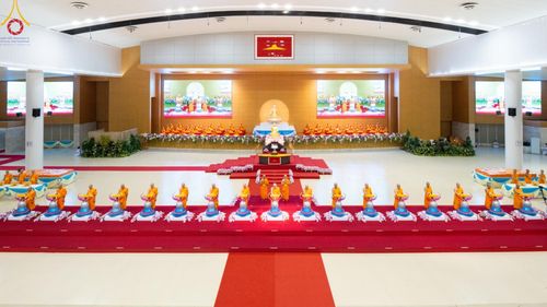 ภาพ No.154715:พิธีทอดผ้าป่าสมทบกฐินวัดพระธรรมกาย และสมทบกฐิน 30,000 วัดทั่วไทย ครั้งที่ 2 ณ สภาธรรมกายสากล วัดพระธรรมกาย วันอังคารที่ 17 กันยายน พ.ศ. 2567