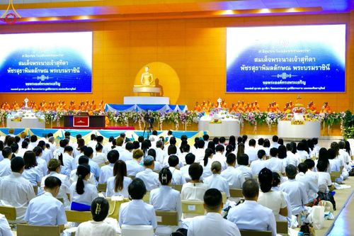 ภาพ No.139281:พิธีตักบาตร , พิธีบูชาข้าวพระ ณ ห้องแก้วสารพัด 1 สภาธรรมกายสากล วัดพระธรรมกาย วันอาทิตย์ต้นเดือนที่ 2 มิถุนายน พ.ศ. 2567