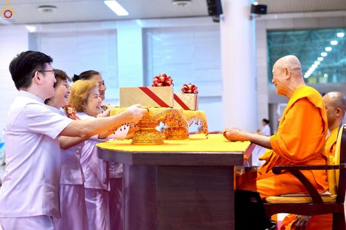 ภาพ No.244143:วันอาทิตย์ที่ 7 กันยายน พ.ศ. 2568 พิธีทอดผ้าป่าสมทบกฐินวัดพระธรรมกาย และสมทบกฐิน 30,000 วัดทั่วไทย ครั้งที่ 2 ณ ห้องแก้วสารพัดนึก 1 วัดพระธรรมกาย