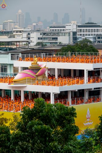ภาพ No.300005:วันที่ 22 มกราคม พ.ศ.2569 พระธรรมยาตราปฏิบัติธรรม และถ่ายภาพหมู่ประวัติศาสตร์ ณ อาคารธรรมยาตรา กตัญญูบูชามหาปูชนียาจารย์  ตรงข้ามวัดปากน้ำภาษีเจริญ จ.กรุงเทพมหานคร ในโครงการธรรมยาตรา กตัญญูบูชา มหาปูชนียาจารย์ พระมงคลเทพมุนี(สด จนฺทสโร) พระผู้ปราบมาร อนุ