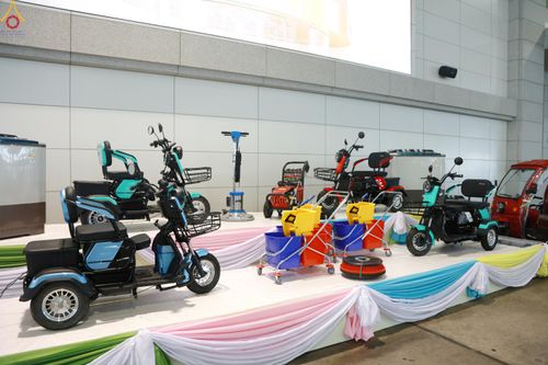 ภาพ No.280484:วันที่ 28 ธันวาคม พ.ศ.2568 พิธีถวายอุปกรณ์ทำความสะอาด ณ ห้องแก้วสารพัดนึก วัดพระธรรมกาย