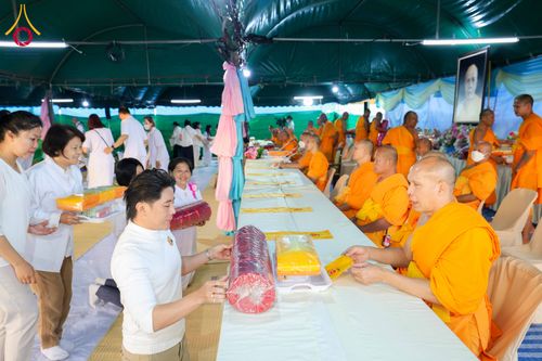 ภาพ No.301080:วันที่ 23 มกราคม พ.ศ. 2569 พิธีถวายภัตตาหารเป็นสังฆทาน แด่พระธรรมยาตรา ณ อนุสรณ์สถานบางปลา วัดบางปลา อำเภอบางเลน จังหวัดนครปฐม ในโครงการธรรมยาตรา กตัญญูบูชา มหาปูชนียาจารย์ พระมงคลเทพมุนี(สด จนฺทสโร) พระผู้ปราบมาร อนุสรณ์สถาน 7 แห่ง ปีที่ 14