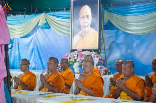 ภาพ No.300202:วันที่ 22 มกราคม พ.ศ. 2569 พิธีถวายภัตตาหารเป็นสังฆทาน แด่พระธรรมยาตรา ณ อนุสรณ์สถานบางปลา วัดบางปลา อำเภอบางเลน จังหวัดนครปฐม ในโครงการธรรมยาตรา กตัญญูบูชา มหาปูชนียาจารย์ พระมงคลเทพมุนี(สด จนฺทสโร) พระผู้ปราบมาร อนุสรณ์สถาน 7 แห่ง ปีที่ 14