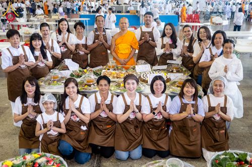 ภาพ No.306838:วันที่ 31 มกราคม พ.ศ. 2569 พิธีถวายภัตตาหารเป็นสังฆทาน แด่พระธรรมยาตรา ณ วัดพระธรรมกาย  จังหวัดปทุมธานี ในโครงการธรรมยาตรา กตัญญูบูชา มหาปูชนียาจารย์ พระมงคลเทพมุนี(สด จนฺทสโร) พระผู้ปราบมาร อนุสรณ์สถาน 7 แห่ง ปีที่ 14