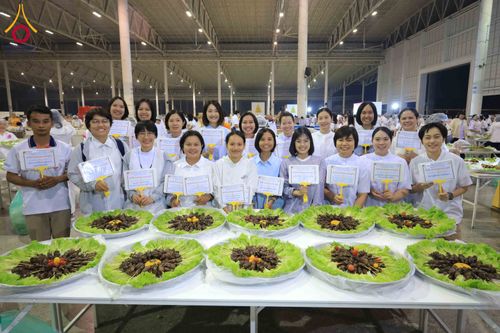 ภาพ No.303778:วันที่ 28 มกราคม พ.ศ. 2569 พิธีถวายภัตตาหารเป็นสังฆทาน แด่พระธรรมยาตรา ณ วัดพระธรรมกาย  จังหวัดปทุมธานี ในโครงการธรรมยาตรา กตัญญูบูชา มหาปูชนียาจารย์ พระมงคลเทพมุนี(สด จนฺทสโร) พระผู้ปราบมาร อนุสรณ์สถาน 7 แห่ง ปีที่ 14