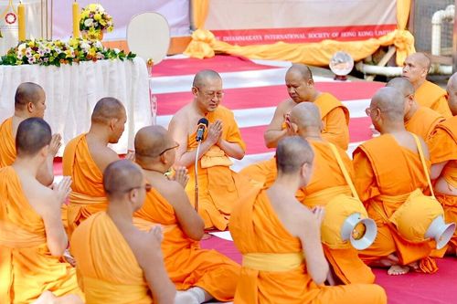 ภาพ No.280763:วันที่ 28 ธันวาคม พ.ศ. 2568 พิธีอุปสมบท โครงการอุปสมบทหมู่ ๘๑ ปี บูชาธรรมหลวงพ่อธัมมชโย ณ สมาคมพุทธ เขตตงช้ง เขตบริหารพิเศษฮ่องกง