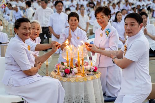 ภาพ No.307627:วันที่ 31 มกราคม พ.ศ. 2569 พิธีจุดประทีปธรรมถวายเป็นพุทธบูชา  และบูชาธรรมมหาปูชนียาจารย์ (ภาพชุดที่ 2) ณ วัดพระธรรมกาย ปทุมธานี ในโครงการธรรมยาตรา กตัญญูบูชา มหาปูชนียาจารย์ พระมงคลเทพมุนี(สด จนฺทสโร) พระผู้ปราบมาร อนุสรณ์สถาน 7 แห่ง ปีที่ 14