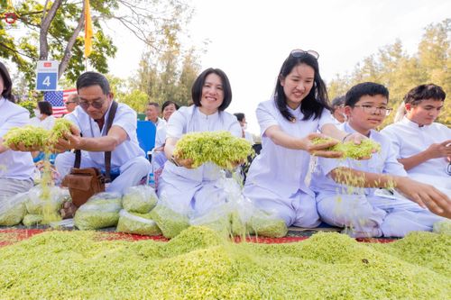 ภาพ No.304045:วันที่ 25 มกราคม พ.ศ. 2569 พิธีต้อนรับพระธรรมยาตรา  รร.สามัคคีราษฏร์บำรุง-วัดพระธรรมกาย ในโครงการธรรมยาตรา กตัญญูบูชา มหาปูชนียาจารย์ พระมงคลเทพมุนี(สด จนฺทสโร) พระผู้ปราบมาร อนุสรณ์สถาน 7 แห่ง ปีที่ 14