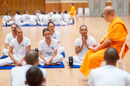 ภาพ No.341060:วันที่ 26 กรกฎาคม พ.ศ. 2569 โครงการพัฒนาคุณธรรม จริยธรรม สำหรับนักเรียนนายสิบตำรวจ (นสต.) รุ่นที่ 17 ศูนย์ฝึกอบรมตำรวจภูธรภาค 1 ได้จัดกิจกรรม ตักบาตรเพื่อน้อมอุทิศถวายเพื่อเป็นพระราชกุศลฯ  และปฏิบัติธรรม ติวธรรมมะ ณ ศูนย์ปฏิบัติธรรมเวิล์ดพีช วัลเล่ย์ (Wo