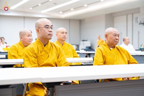 ภาพ No.324808:วันอังคารที่ 21 เมษายน พ.ศ.2569  หลวงพ่อทัตตชีโว รองเจ้าอาวาสวัดพระธรรมกาย ถวายการต้อนรับและปฏิสันถารคณะสงฆ์จากประเทศเวียดนาม