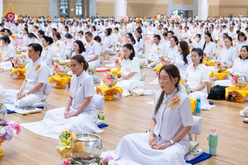 ภาพ No.310676:วันอาทิตย์ที่ 22 กุมภาพันธ์ พ.ศ. 2569 พิธีถวายโคมมาฆประทีป ณ ห้องแก้วสารพัดนึก 2 วัดพระธรรมกาย จ.ปทุมธานี