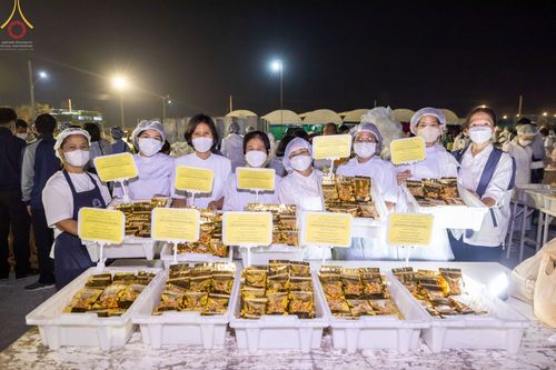 ภาพ No.73863:พิธีถวายภัตตาหารเป็นสังฆทาน แด่คณะพระธรรมยาตราฯ ในโครงการธรรมยาตรากตัญญูบูชา มหาปูชนียาจารย์ พระมงคลเทพมุนี(สด จนฺทสโร) พระผู้ปราบมาร อนุสรณ์สถาน 7 แห่ง ปีที่ 11 วันที่ 23 มกราคม พ.ศ. 2566