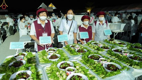 ภาพ No.72907:พิธีถวายภัตตาหารเป็นสังฆทาน แด่คณะพระธรรมยาตราฯ ในโครงการธรรมยาตรากตัญญูบูชา มหาปูชนียาจารย์ พระมงคลเทพมุนี(สด จนฺทสโร) พระผู้ปราบมาร อนุสรณ์สถาน 7 แห่ง ปีที่ 11 วันที่ 20 มกราคม พ.ศ. 2566