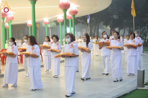 ภาพ No.298034:วันเสาร์ที่ 17 มกราคม พ.ศ. 2569 พิธีบรรพชาอุปสมบท โครงการอุปสมบทหมู่ บูชาธรรมครบ 117 ปี คุณยายอาจารย์มหารัตนอุบาสิกาจันทร์ ขนนกยูง  ณ อุโบสถพระไตรปิฎก วัดพระธรรมกาย