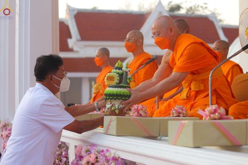 ภาพ No.73550:พิธีตักบาตรพระธรรมยาตราฯ ในโครงการธรรมยาตรากตัญญูบูชา มหาปูชนียาจารย์ พระมงคลเทพมุนี(สด จนฺทสโร) พระผู้ปราบมาร ปีที่ 11 ณ อนุสรณ์สถานลำดับที่ 4 สถานที่เกิดด้วยกายธรรม วัดโบสถ์ (บน) บางคูเวียง อ.บางกรวย จ.นนทบุรี วันที่ 22 มกราคม พ.ศ. 2566