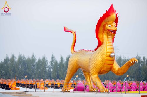 ภาพ No.299777:วันที่ 19 มกราคม พ.ศ.2569 พระธรรมยาตราปฏิบัติธรรมและถ่ายภาพหมู่ประวัติศาสตร์ ณ อนุสรณ์สถานลำดับที่ 5 สถานที่เผยแผ่วิชชาธรรมกายครั้งแรก  อนุสรณ์สถานบางปลาวัดบางปลา อ.บางเลน จ.นครปฐม ในโครงการธรรมยาตรา กตัญญูบูชา มหาปูชนียาจารย์ พระมงคลเทพมุนี(สด จนฺทสโร) 