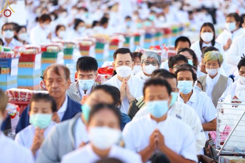 ภาพ No.68694:พิธีตักบาตรฉลองพระใหม่ วันที่ 1 มกราคม พ.ศ. 2566 ณ วัดพระธรรมกาย จ.ปทุมธานี