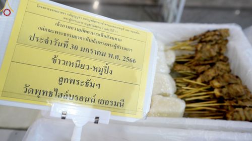 ภาพ No.75026:พิธีถวายภัตตาหารเป็นสังฆทาน แด่คณะพระธรรมยาตราฯ ในโครงการธรรมยาตรากตัญญูบูชา มหาปูชนียาจารย์ พระมงคลเทพมุนี(สด จนฺทสโร) พระผู้ปราบมาร อนุสรณ์สถาน 7 แห่ง ปีที่ 11 วันที่ 30 มกราคม พ.ศ. 2566