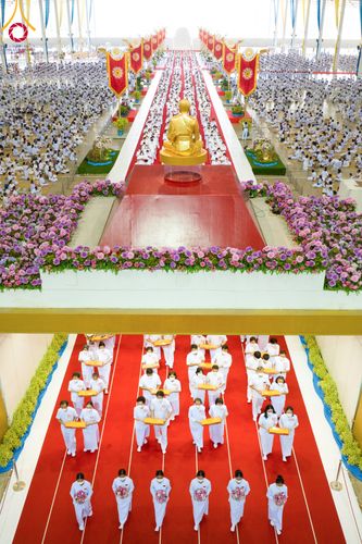 ภาพ No.92251:พิธีทอดกฐินธรรมชัยเพื่อสร้างอาคาร 115 ปี คุณยายอาจารย์มหารัตนอุบาสิกาจันทร์ ขนนกยูง อาทิตย์ต้นเดือนที่ 5 พฤศจิกายน พ.ศ. 2566 ณ วัดพระธรรมกาย จ.ปทุมธานี