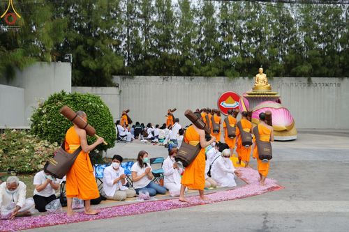 ภาพ No.68898:พิธีต้อนรับพระธรรมยาตรา ในโครงการธรรมยาตรากตัญญูบูชา มหาปูชนียาจารย์ พระมงคลเทพมุนี(สด จนฺทสโร) พระผู้ปราบมาร อนุสรณ์สถาน 7 แห่ง ปีที่ 11 วันที่ 3 มกราคม พ.ศ. 2566 ณ อนุสรณ์สถานมหาวิหารพระมงคลเทพมุนี จ.สุพรรณบุรี