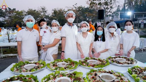 ภาพ No.71440:พิธีถวายภัตตาหารเป็นสังฆทาน แด่คณะพระธรรมยาตราฯ ในโครงการธรรมยาตรากตัญญูบูชา มหาปูชนียาจารย์ พระมงคลเทพมุนี(สด จนฺทสโร) พระผู้ปราบมาร อนุสรณ์สถาน 7 แห่ง ปีที่ 11 วันที่ 16 มกราคม พ.ศ. 2566