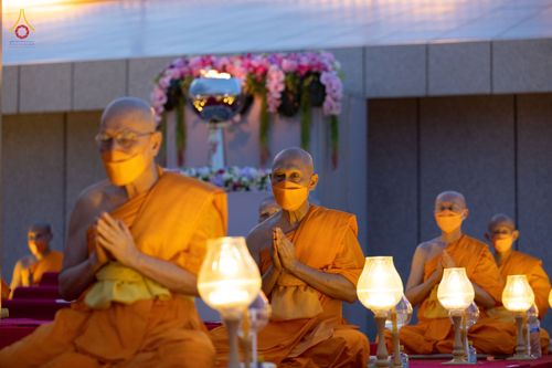 ภาพ No.81773:พิธีจุดวิสาขประทีปและเวียนประทักษิณ เนื่องในวันวิสาขบูชา วันเสาร์ที่ 3 มิถุนายน 2566 ณ ลานธรรมพระมหาธรรมกายเจดีย์ วัดพระธรรมกาย จ.ปทุมธานี