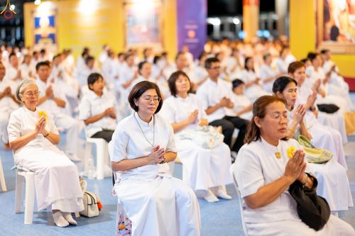 ภาพ No.345900:วันพฤหัสบดีที่ 27 สิงหาคม พ.ศ.2569 พิธีฉลองชัยสวดมนต์บทธัมมจักกัปปวัตตนสูตร 8,657,585,858 จบ ณ มหารัตนวิหารคด วัดพระธรรมกาย
