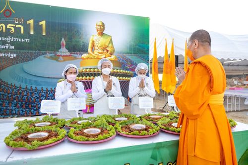 ภาพ No.71162:พิธีถวายภัตตาหารเป็นสังฆทาน แด่คณะพระธรรมยาตราฯ ในโครงการธรรมยาตราฯ ปีที่ 11 ณ อนุสรณ์สถานคลองบางนางแท่น อ.สามพราน จ.นครปฐม วันที่ 14 มกราคม พ.ศ. 2566