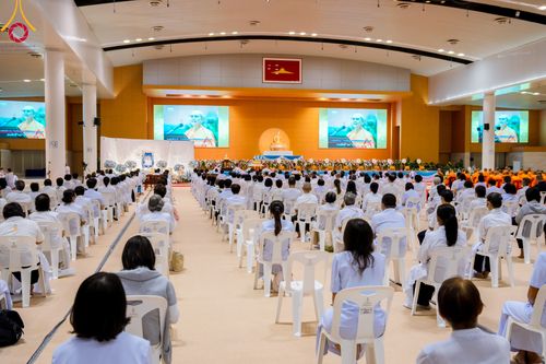 ภาพ No.90852:พิธีบำเพ็ญกุศลสวดพระอภิธรรม  อุบาสกถาวร พรหมถาวร (อุบาสกผู้ปั้นพระ) คืนที่ 4 วันอังคารที่ 17 ตุลาคม พ.ศ. 2566 ณ ห้องแก้วสารพัดนึก 1 สภาธรรมกายสากล วัดพระธรรมกาย จ.ปทุมธานี