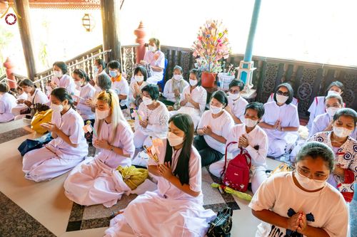 ภาพ No.74893:พิธีเจริญพระพุทธมนต์ ปฏิบัติธรรม มอบทุนการศึกษา ถวายสังฆทาน 106 วัด เพื่อถวายเป็นพุทธบูชา และขับเคลื่อนโครงการหมู่บ้านรักษาศีล 5 โดยคณะสงฆ์จังหวัดนครปฐม คณะศิษยานุศิษย์วัดพระธรรมกาย โครงการธรรมยาตราฯ ปีที่ 11 ณ วัดบางปลา อ.บางเลน จ.นครปฐม วันที่ 28 มกราค