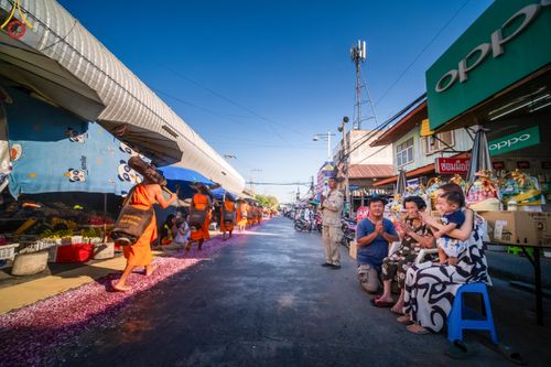 ภาพ No.105655:พิธีต้อนรับพระธรรมยาตรา ในโครงการธรรมยาตรากตัญญูบูชา มหาปูชนียาจารย์ พระมงคลเทพมุนี(สด จนฺทสโร) พระผู้ปราบมาร อนุสรณ์สถาน 7 แห่ง ปีที่ 12 วันที่ 3 มกราคม พ.ศ. 2567 ณ อนุสรณ์สถานโลตัสแลนด์ จ.สุพรรณบุรี