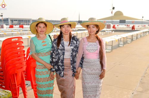 ภาพ No.323091:วันที่ 19 เมษายน พ.ศ.2569 การเรียงกล่องไทยธรรม , เตรียมงานจราจร เพื่องานถวายมหาสังฆทาน 40,000 กว่าวัดทั่วประเทศ วันคุ้มครองโลก 22 เมษายน พ.ศ.2569 วัดพระธรรมกาย