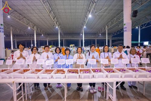 ภาพ No.121180:พิธีถวายภัตตาหารเป็นสังฆทาน แด่คณะพระธรรมยาตราฯ ในโครงการธรรมยาตรากตัญญูบูชา มหาปูชนียาจารย์ พระมงคลเทพมุนี(สด จนฺทสโร) พระผู้ปราบมาร อนุสรณ์สถาน 7 แห่ง ปีที่ 12 วันที่ 30 มกราคม พ.ศ. 2567 ณ สภาธรรมกายสากล วัดพระธรรมกาย