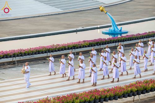 ภาพ No.320810:วันเสาร์ที่ 11 เมษายน พ.ศ.2569 พิธีเวียนประทักษิณ พิธีวันทาเจดีย์ โครงการอุปสมบทหมู่ บูชาธรรมหลวงพ่อธัมมชโย พ.ศ.2569 โครงการอุปสมบทหมู่ธรรมทายาท ระดับอุดมศึกษา รุ่น 53 (ภาคฤดูร้อน) ณ วัดพระธรรมกาย ปทุมธานี