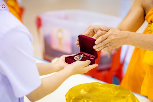 ภาพ No.311662:วันอาทิตย์ต้นเดือนที่ 1 มีนาคม พ.ศ.2569 สัมมนาพิเศษ พิธีมอบรูปหล่อโลหะหลวงปู่วัดปากน้ำ พระมงคลเทพมุนี พิธีมุทิตาสักการะในโอกาสพระครูปลัดรัตนวีรวัฒน์(รังสฤษดิ์ อิทธิจินฺตโก) เจ้าอาวาสวัดพระธรรมกาย  ดำรงตำแหน่งเป็น “ที่ปรึกษาเจ้าคณะจังหวัดปทุมธานี”  ณ ห้อง