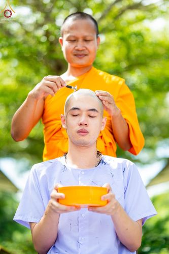 ภาพ No.65581:พิธีปลงผม และพิธีขอขมามอบผ้าไตร นาคธรรมทายาท ในโครงการอุปสมบทบูชาธรรม มหาปูชนียาจารย์ประจำปี 2565 ณ ศูนย์ปฏิบัติธรรมภาคใต้ บางกล่ำ จ.สงขลา วันที่ 19 พฤศจิกายน พ.ศ. 2565