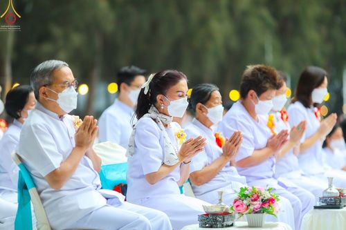 ภาพ No.69588:พิธีตักบาตรพระธรรมยาตราฯ ในโครงการธรรมยาตรากตัญญูบูชา มหาปูชนียาจารย์ พระมงคลเทพมุนี(สด จนฺทสโร) พระผู้ปราบมาร ปีที่ 11 ณ อนุสรณ์สถานลำดับที่ 1 สถานที่เกิดด้วยรูปกายเนื้อ อนุสรณ์สถานมหาวิหารพระมงคลเทพมุนี อ.สองพี่น้อง จ.สุพรรณบุรี